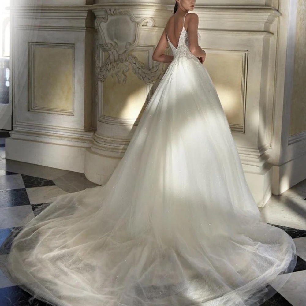 Pronovias White Wedding Dress - Picture 3 of 10